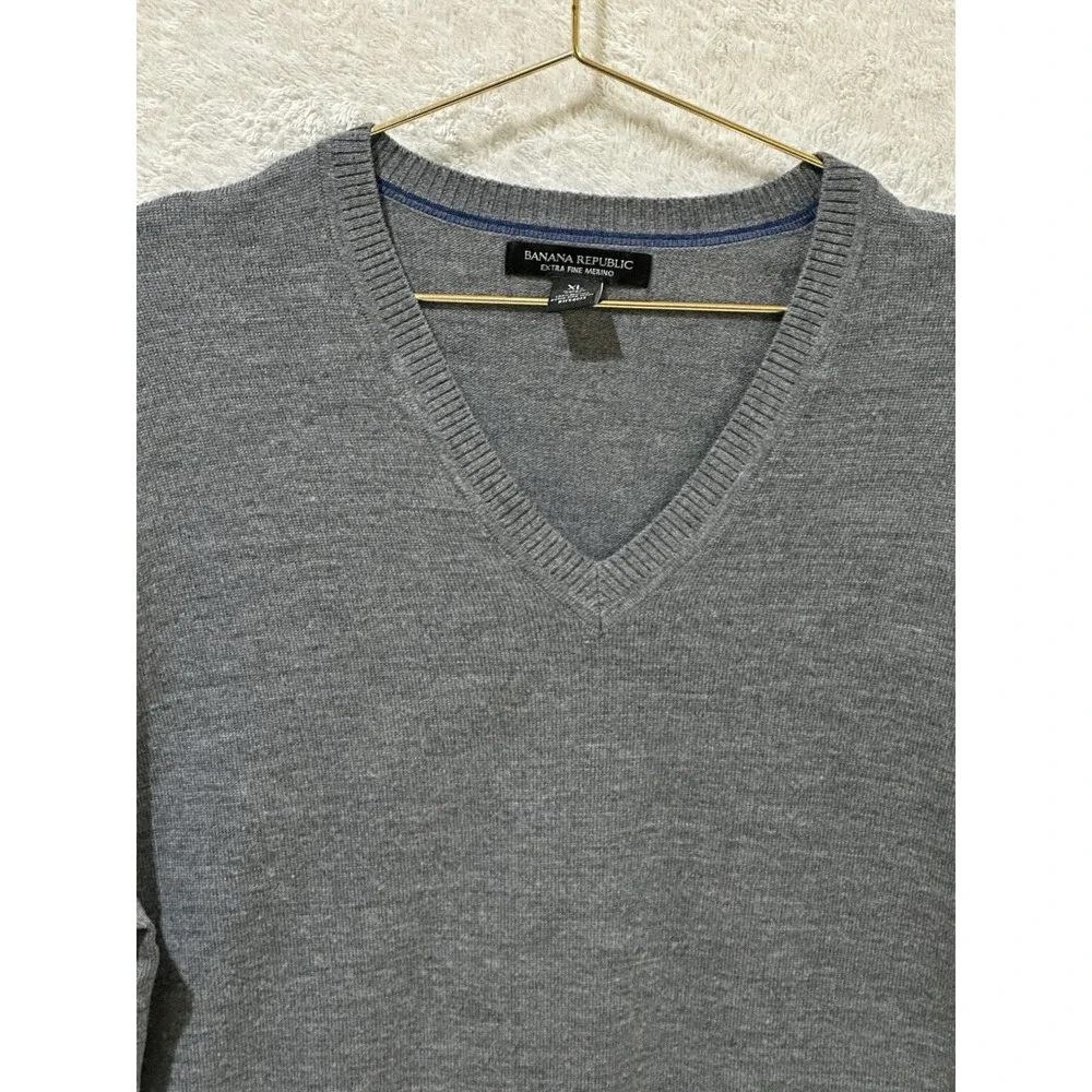 Banana Republic Extra‎ Fine Merino Wool Mens Sweater Size XL Gray Classic V-Neck